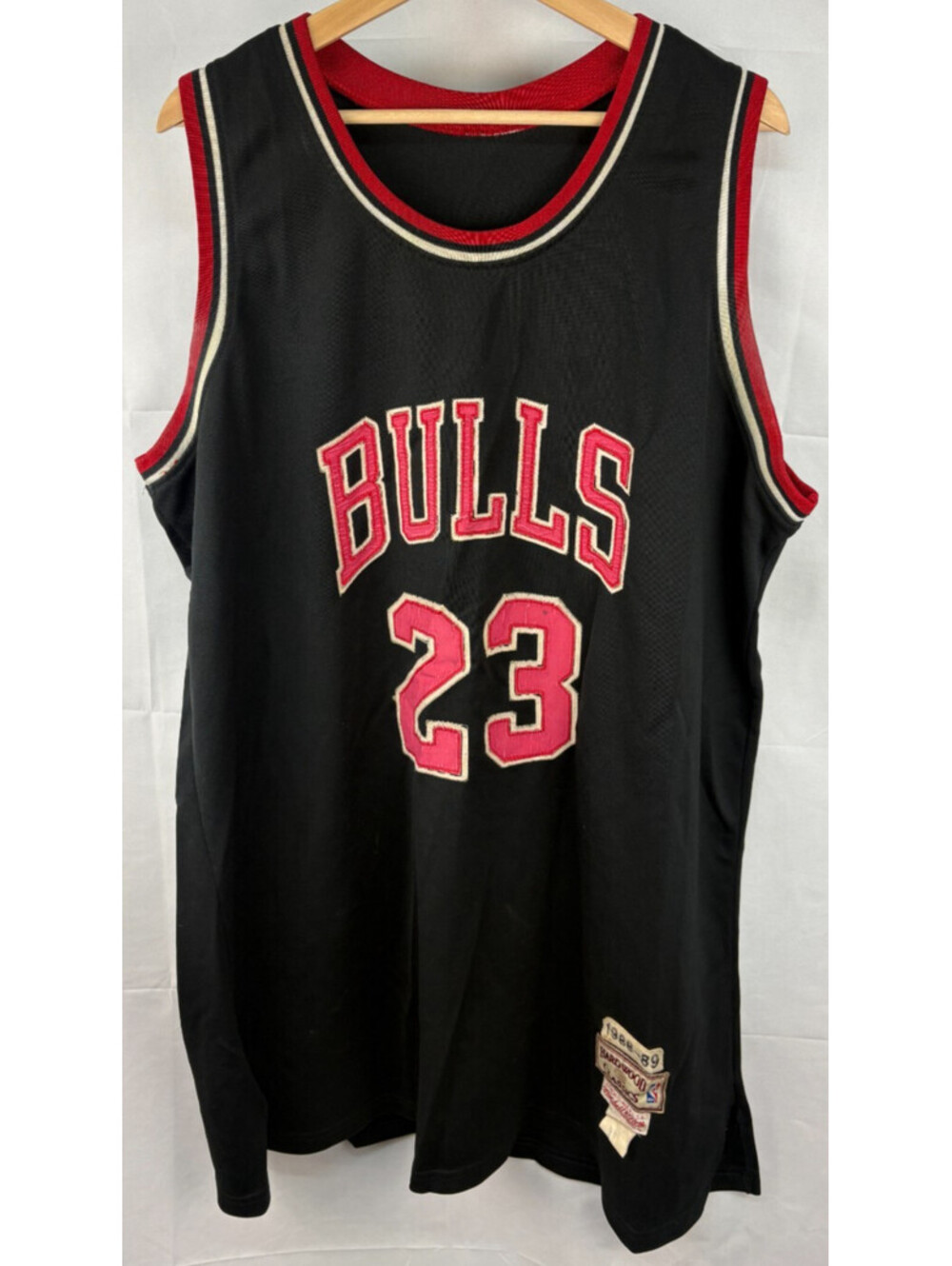 Mitchell & Ness Hardwood Classics Michael Jordan 1988-89 Men's Basketball Jersey